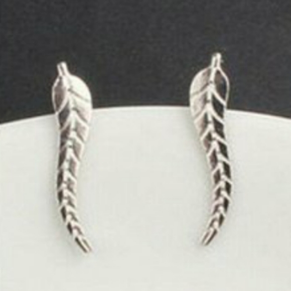 NWOT Silver Ear Climber Crawler Feather Earrings - Picture 2 of 4